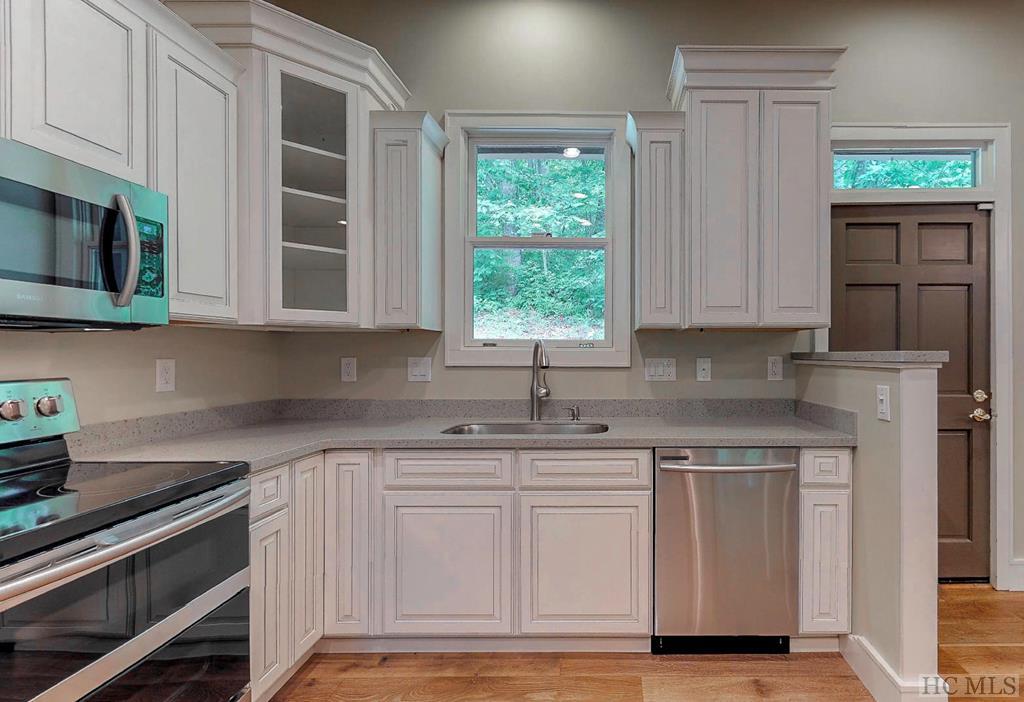 87 Oak Road Highlands, NC 28741 - Photo 12 of 29 Gallery Image 12