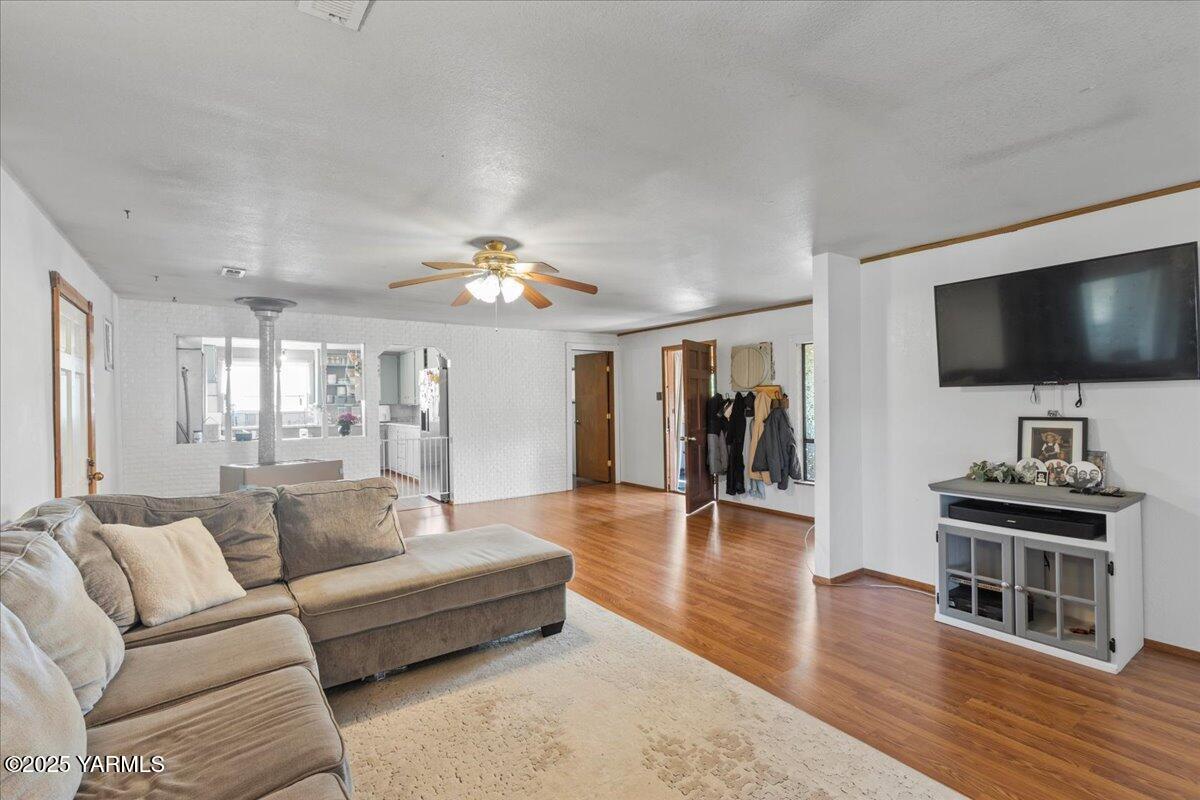 101 West Slavin Road Yakima, WA 98903 - Photo 17 of 37 a living room with furniture and a flat screen tv