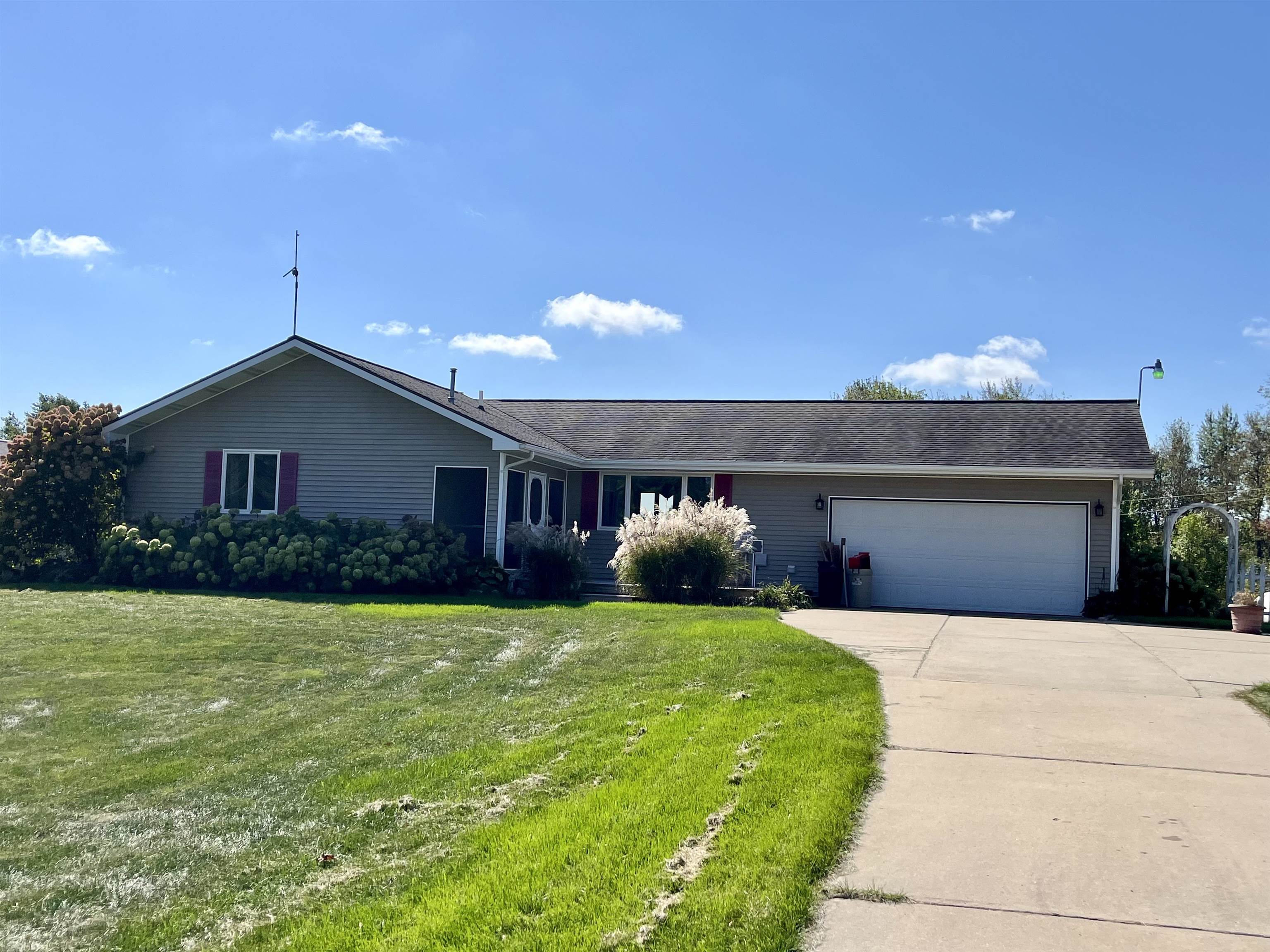 2330 East Surrey Road Farwell, MI 48622 - Photo 5 of 60 1926963-b0d0f3ff-37a4-42e5-8561-1ec2f8d6a314.JPG