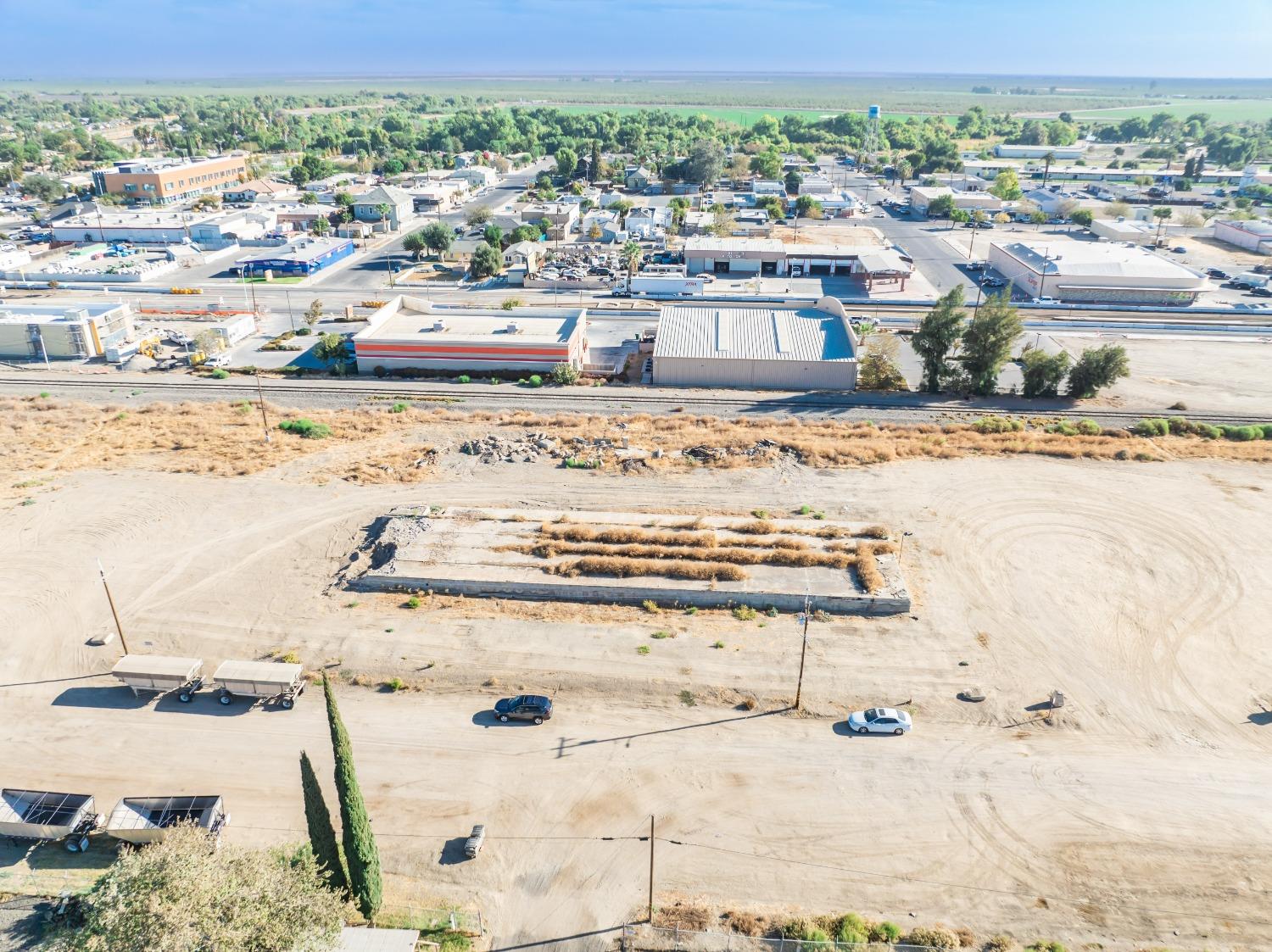 1047 M Street Firebaugh, CA 93622 - Photo 7 of 14 a view of a city