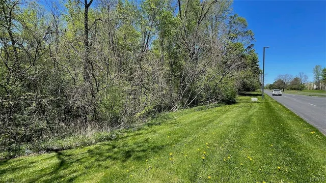 $225,000 | 8245 Willett Parkway, Lysander, NY 13027