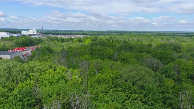 $225,000 | 8245 Willett Parkway, Lysander, NY 13027