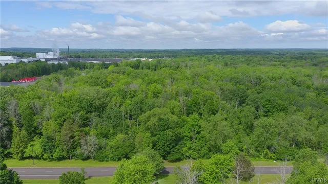 $225,000 | 8245 Willett Parkway, Lysander, NY 13027