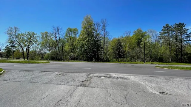 $225,000 | 8245 Willett Parkway, Lysander, NY 13027