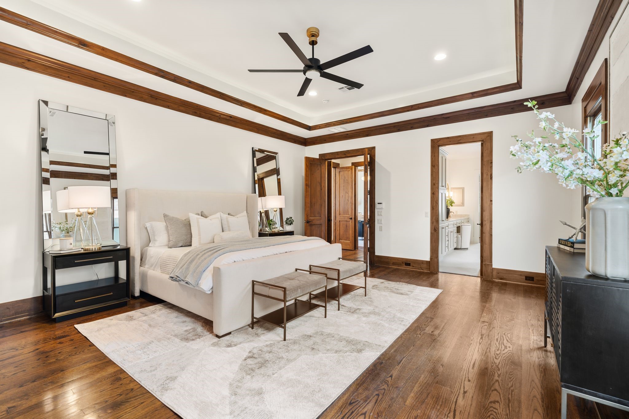 1815 Milford Street Houston, TX 77098 - Photo 13 of 33 PRIMARY BEDROOM - Primary retreat with crown molding, vaulted ceiling, updated fan and hardwood floors.