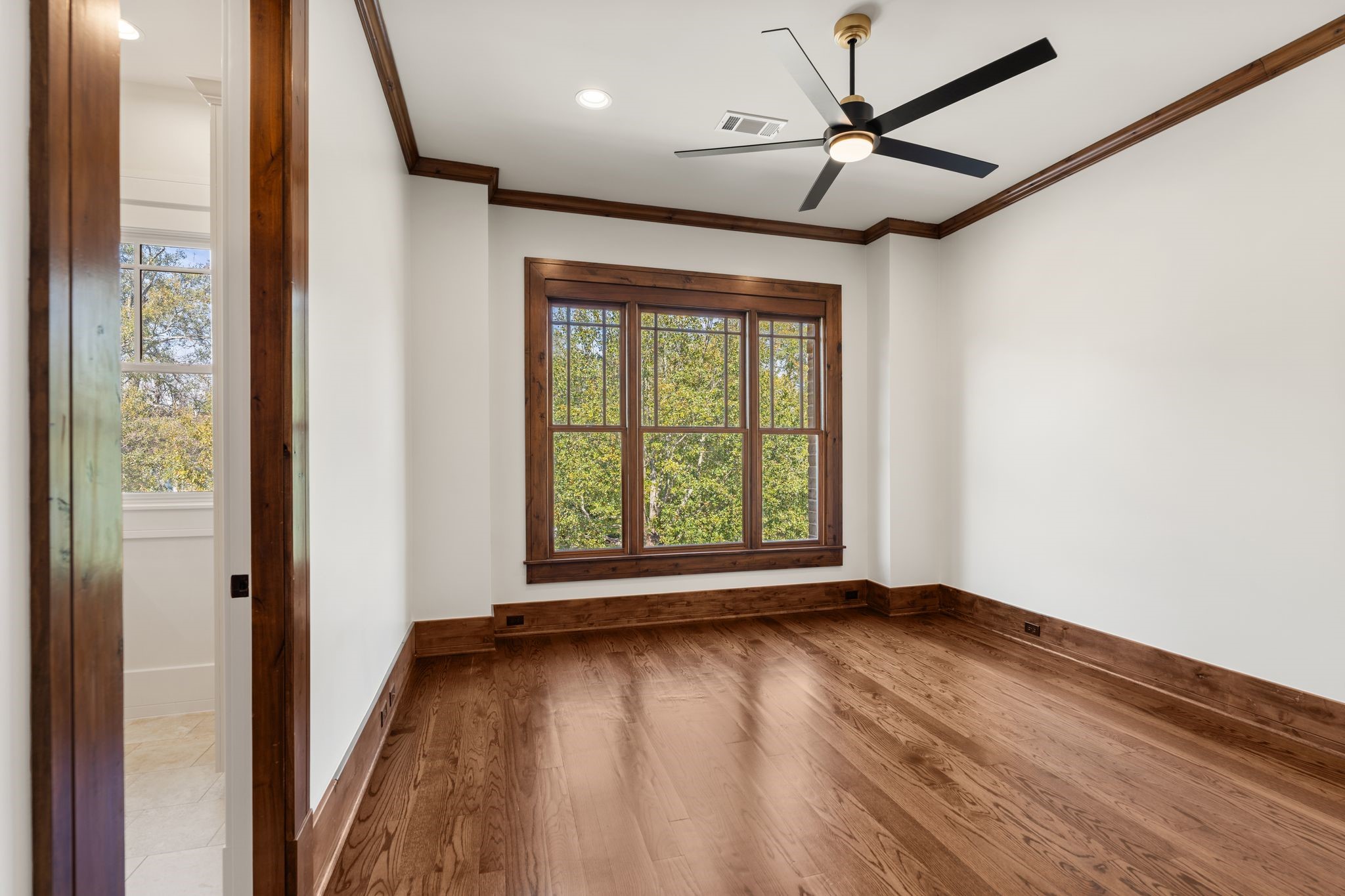 1815 Milford Street Houston, TX 77098 - Photo 20 of 33 SECONDARY BEDROOM II - Charming upstairs bedroom with treetop views.