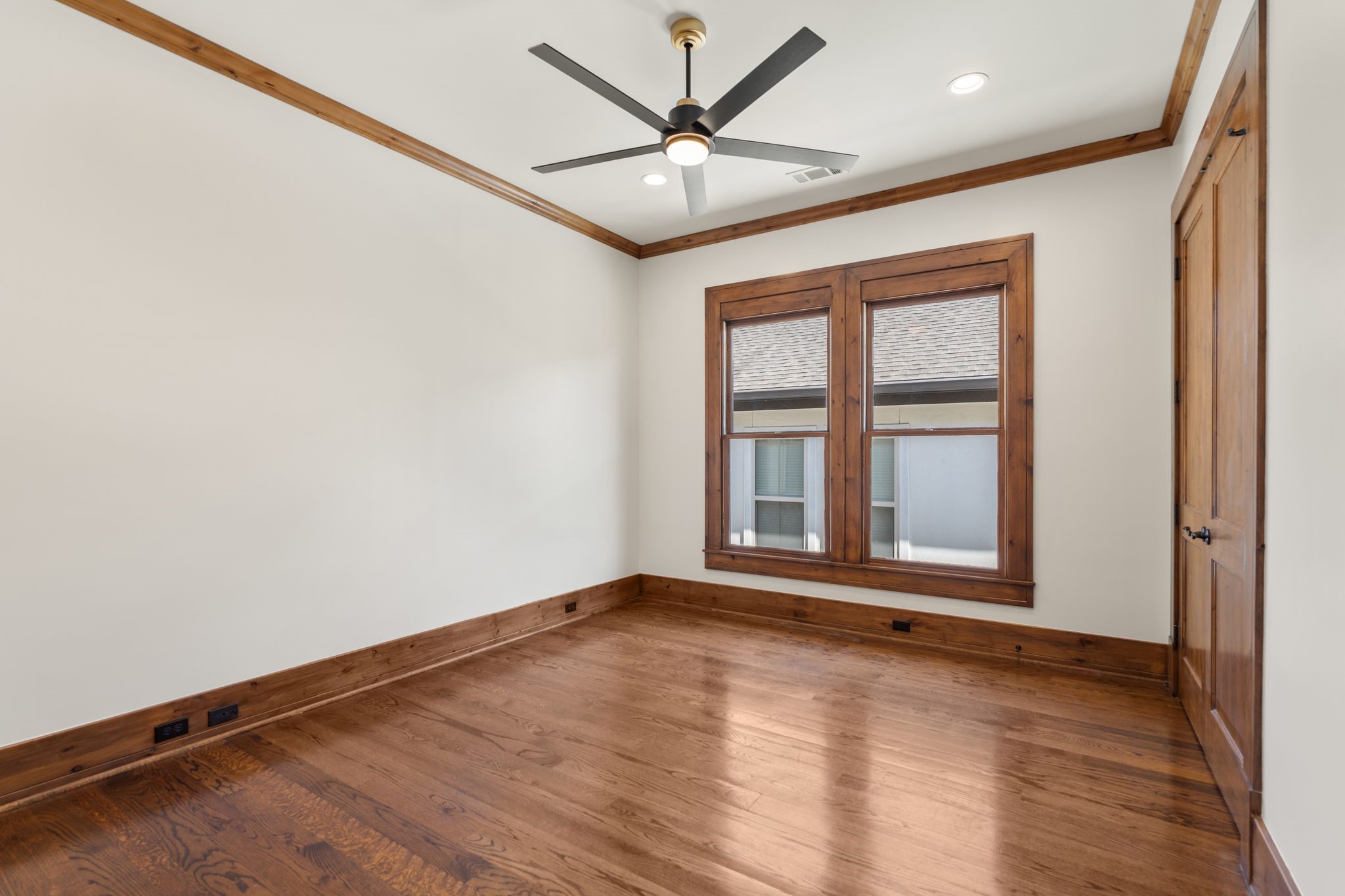 1815 Milford Street Houston, TX 77098 - Photo 22 of 33 SECONDARY BEDROOM III - All bedrooms include wood floors, new fans, crown molding and spacious closets.