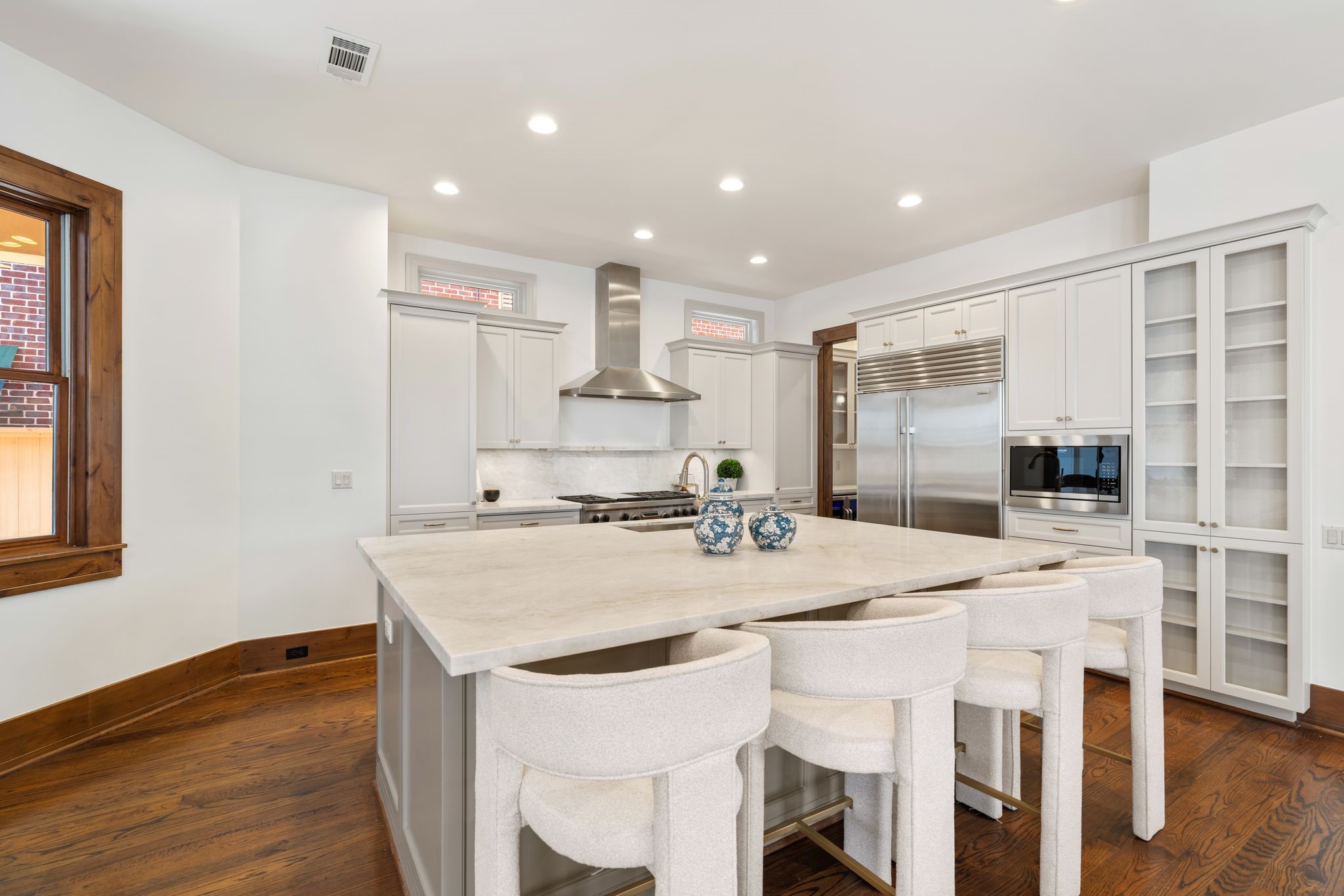 1815 Milford Street Houston, TX 77098 - Photo 5 of 33 KITCHEN - Recently updated kitchen features Taj Mahal quartzite counters and backsplash.