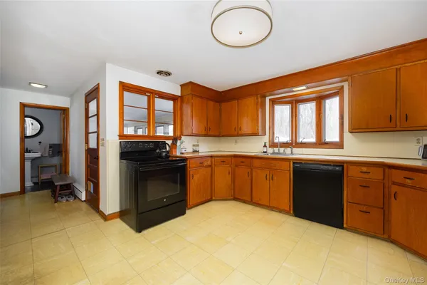 $475,000 | 29 Mc Allister Drive, Pleasant Valley, NY 12569