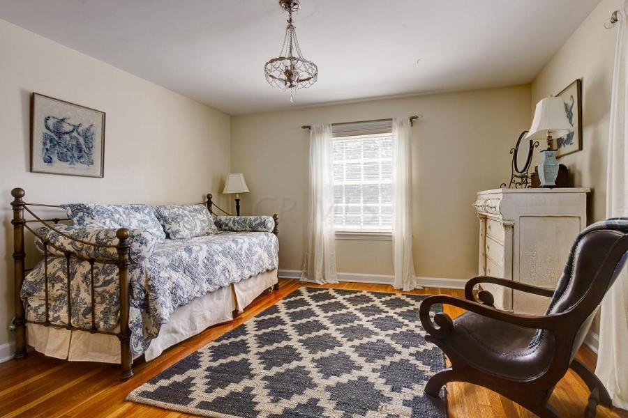 2146 Elgin Road Columbus, OH 43221 - Photo 23 of 30