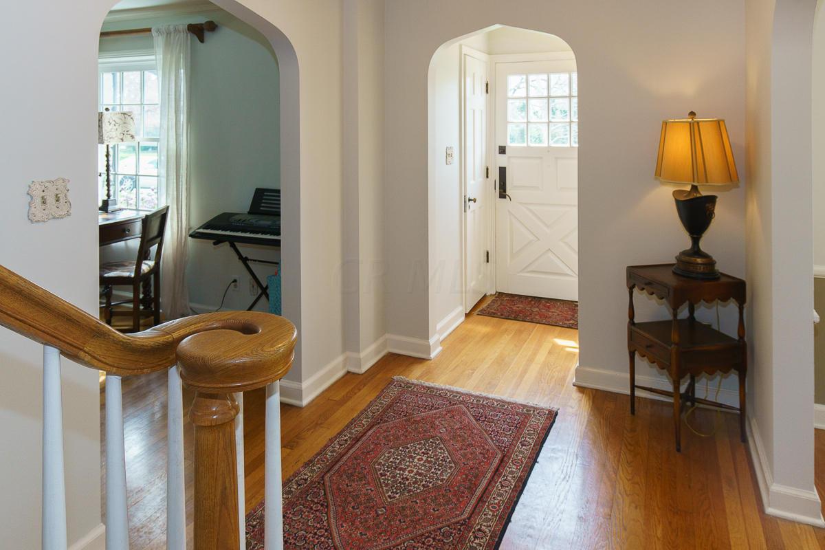 2146 Elgin Road Columbus, OH 43221 - Photo 3 of 30