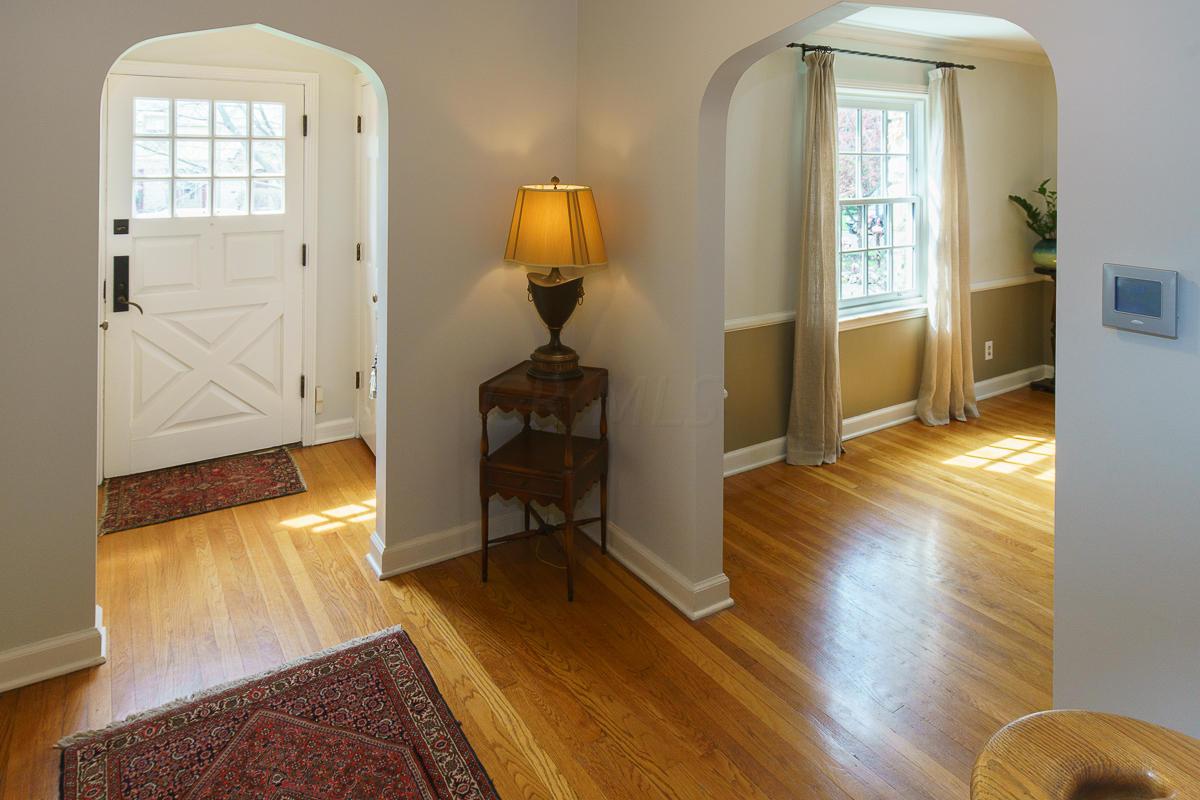 2146 Elgin Road Columbus, OH 43221 - Photo 4 of 30