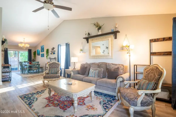 $2,800 | 819 Brewster Lane, Wilmington, NC 28412