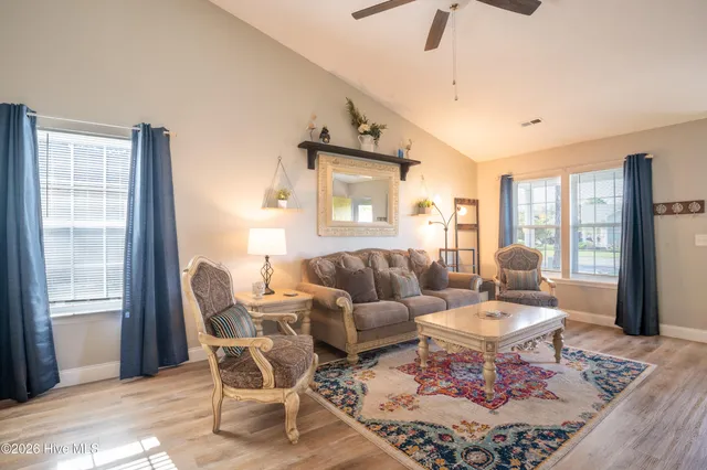 $2,800 | 819 Brewster Lane, Wilmington, NC 28412