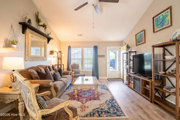 $2,800 | 819 Brewster Lane, Wilmington, NC 28412