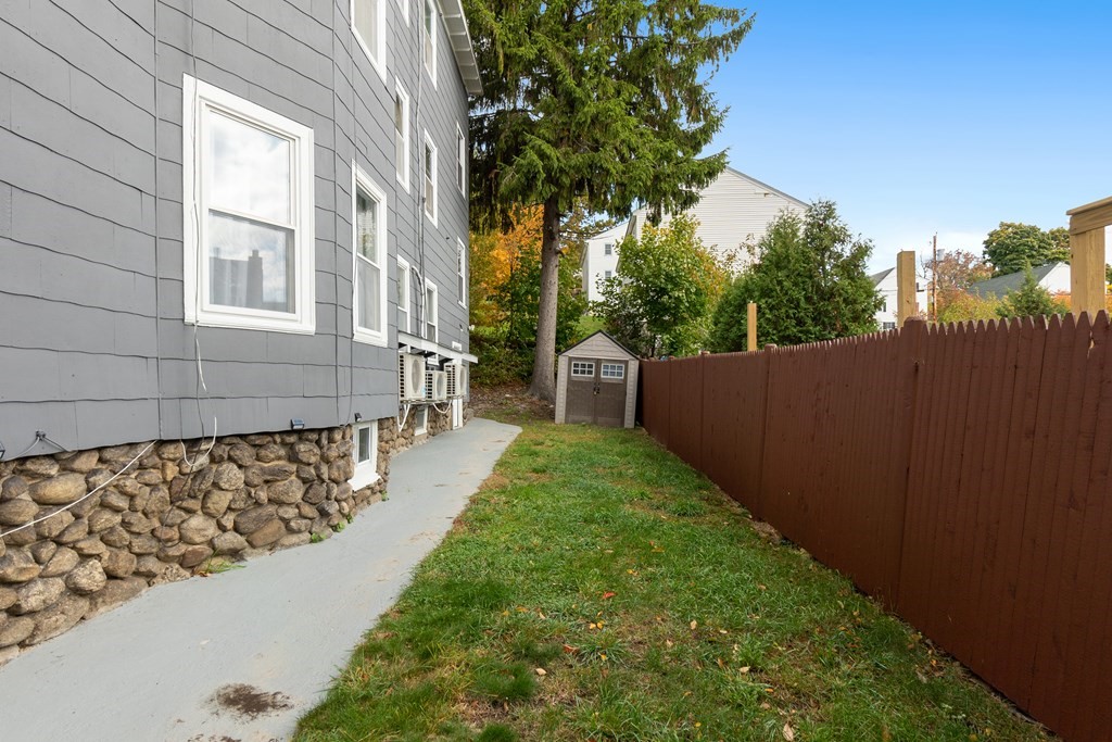 22 Fraternal Avenue Worcester, MA 01606 - Photo 4 of 37