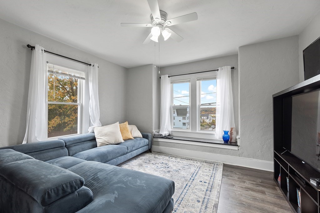 22 Fraternal Avenue Worcester, MA 01606 - Photo 5 of 37