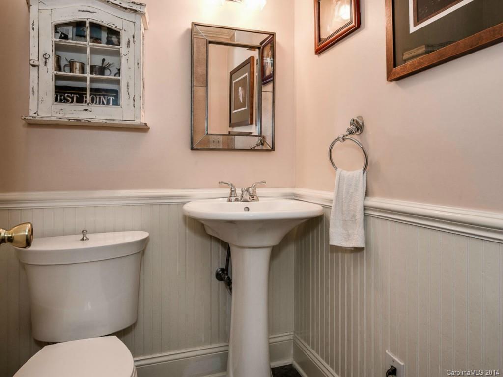 4115 Chelmsford Road Charlotte, NC 28211 - Photo 5 of 23 Gallery Image 5