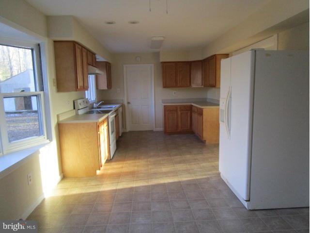 4024 Hanson Road White Plains, MD 20695 - Photo 9 of 30 Kitchen