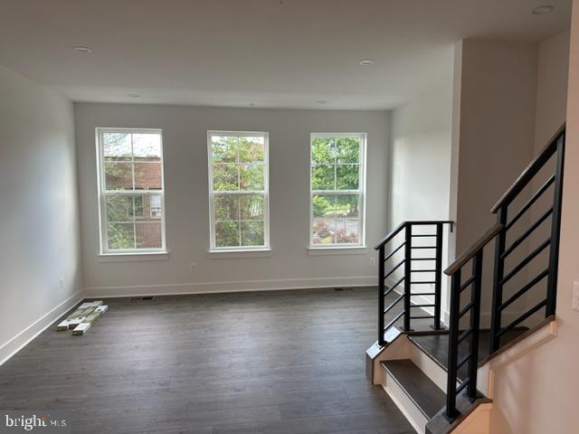 11256 Bunsen Street Reston, VA 20190 - Photo 6 of 8