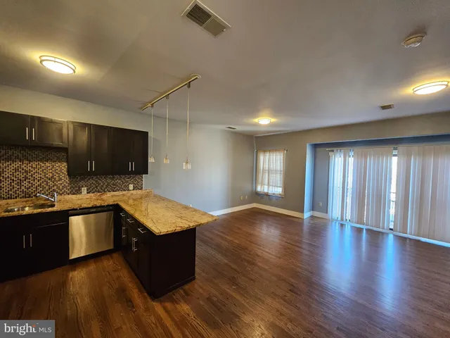 $1,600 | 700 New Street, Unit 304, Camden, NJ 08103