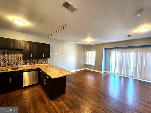 $1,600 | 700 New Street, Unit 304, Camden, NJ 08103