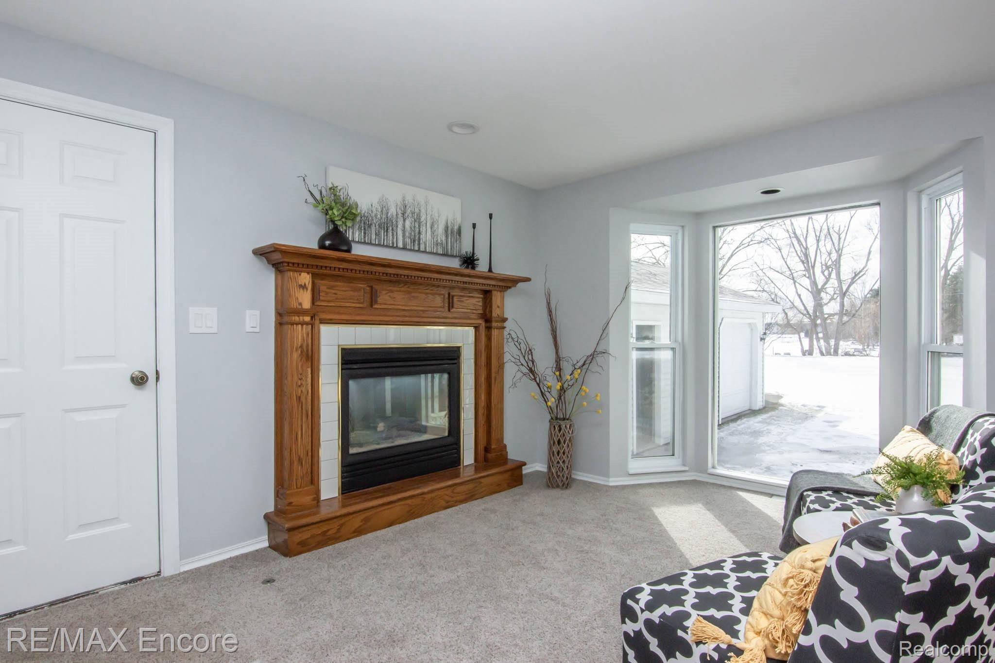 9422 Green Road Goodrich, MI 48438 - Photo 16 of 44 Family Room View 4