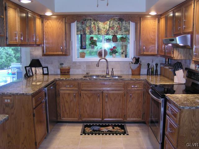 3545 Oakland Road Bethlehem, PA 18020 - Photo 17 of 49 Main work area of kitchen with granite, peninsula