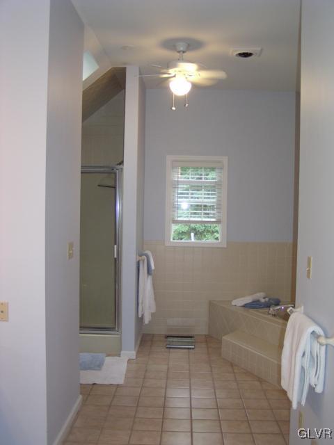 3545 Oakland Road Bethlehem, PA 18020 - Photo 38 of 49 view of entry into shower/bath/commode area from d