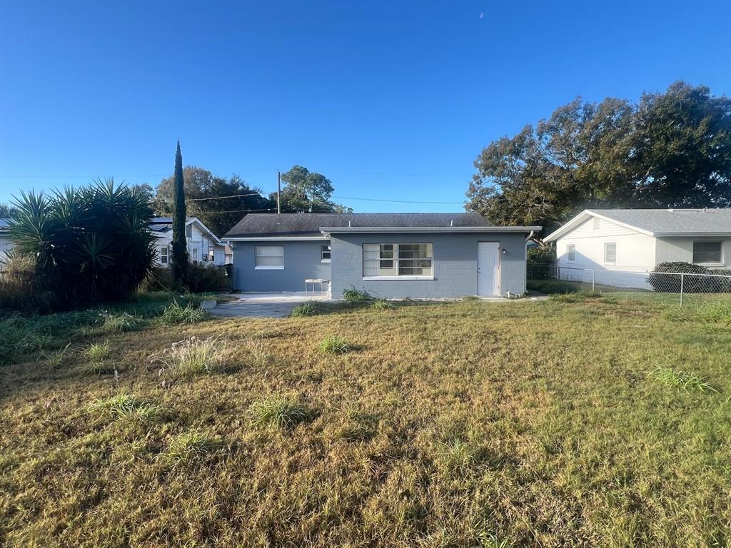 132 Miller Drive Winter Haven, FL 33884 - Photo 4 of 15 a house view with a garden space