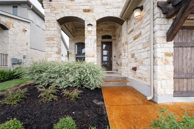 a view of entrance door of the house