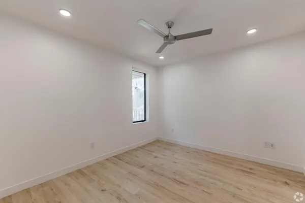 $1,899 | 531 East Willetta Street, Unit 202, Phoenix, AZ 85004