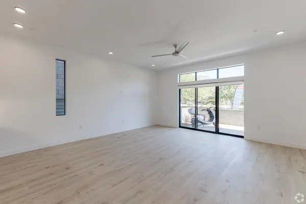 $1,899 | 531 East Willetta Street, Unit 202, Phoenix, AZ 85004