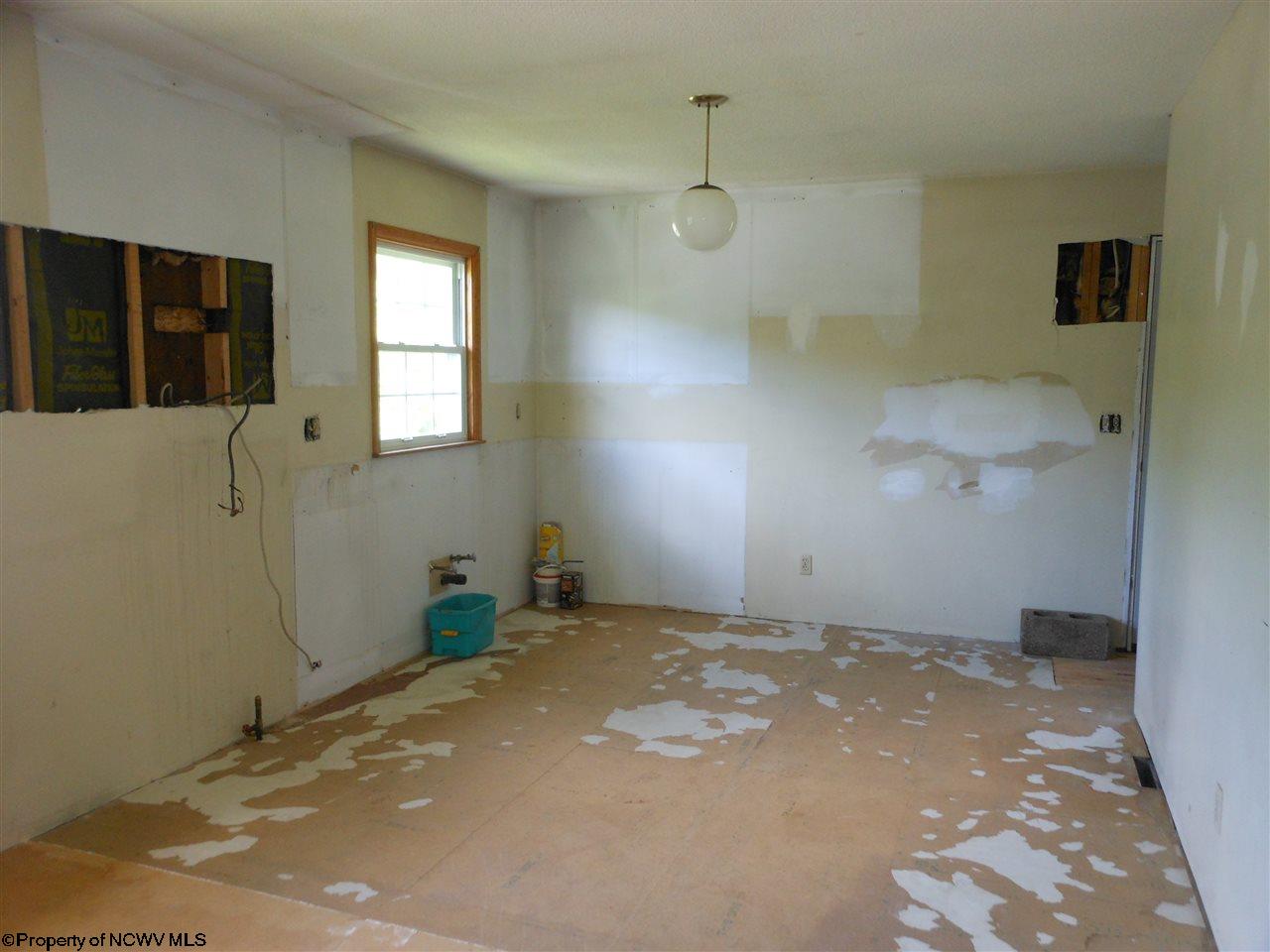 629 Rohr Street Weston, WV 26452 - Photo 4 of 13 Gallery Image 4