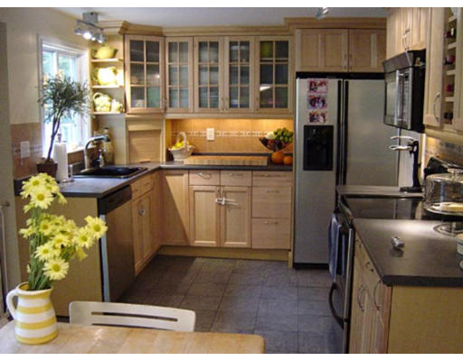53 Lyndon Road Sharon, MA 02067 - Photo 2 of 3