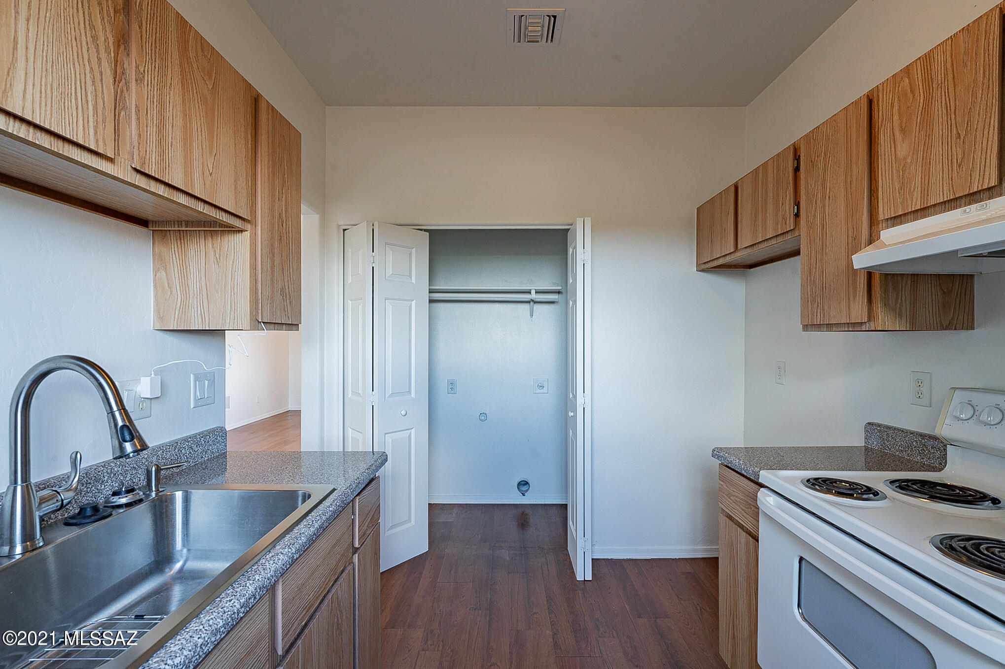 3528 South Mission Road, Unit 1 Tucson, AZ 85713 - Photo 4 of 27
