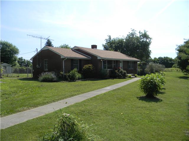 5049 Pickering Road Clarksville, TN 37043 - Photo 15 of 19 Close up view of home.