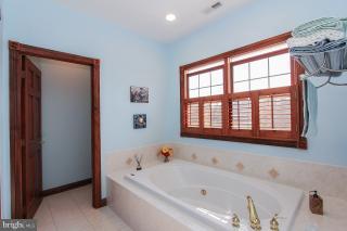 14714 Springfield Road Darnestown, MD 20874 - Photo 23 of 26 Bath (Master)