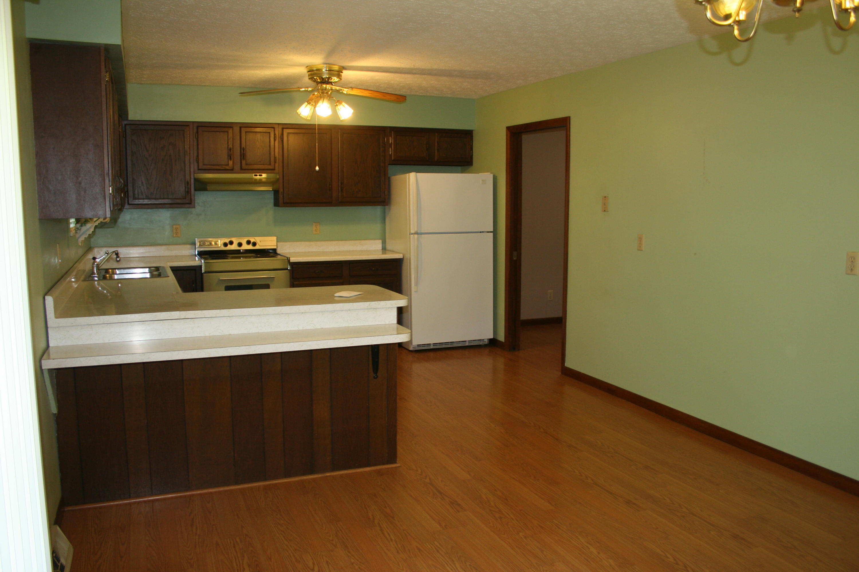 200 Cedar Road Clinton, TN 37716 - Photo 11 of 34 Spacious Kitchen