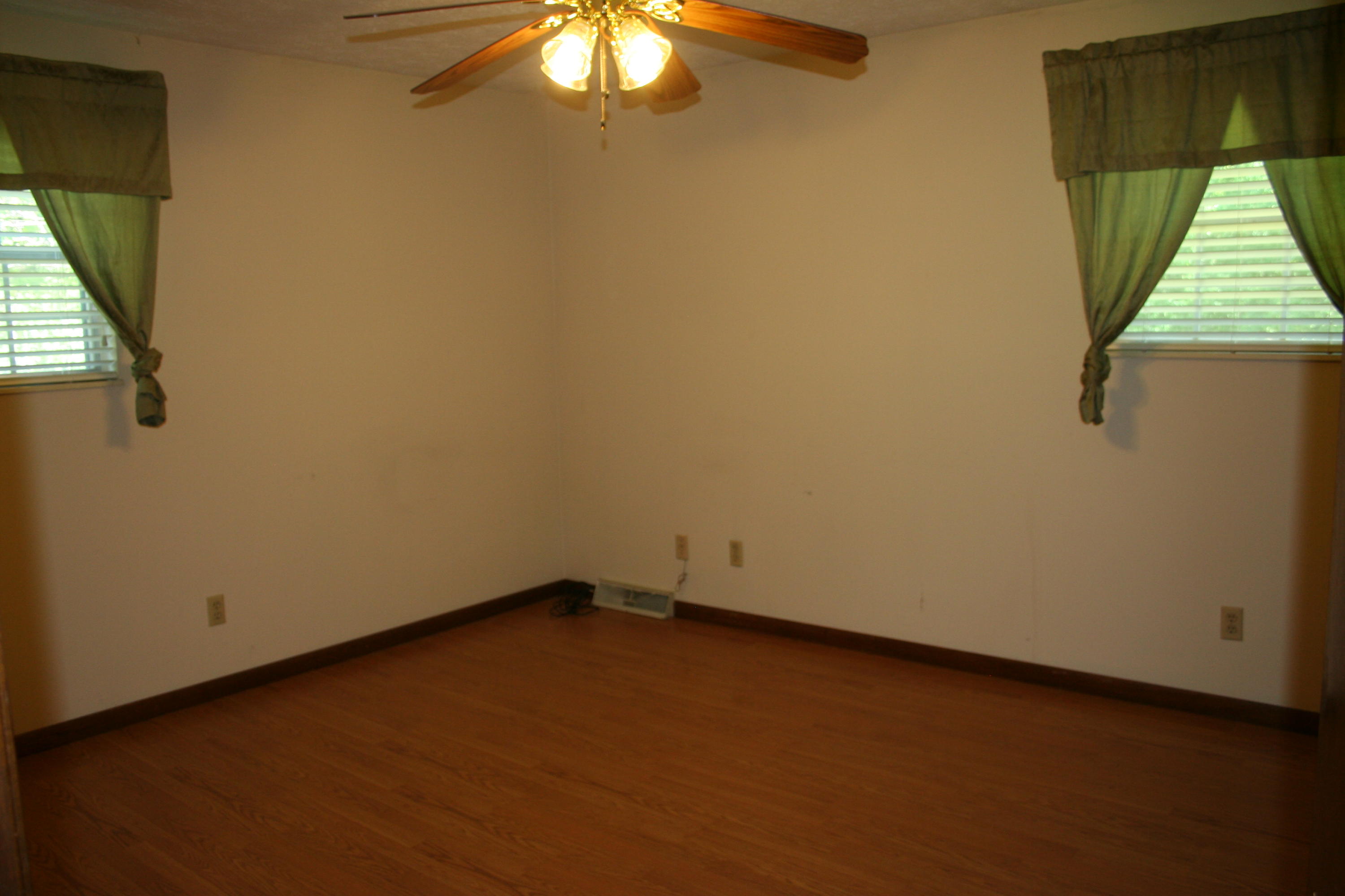 200 Cedar Road Clinton, TN 37716 - Photo 22 of 34 Master Bedroom