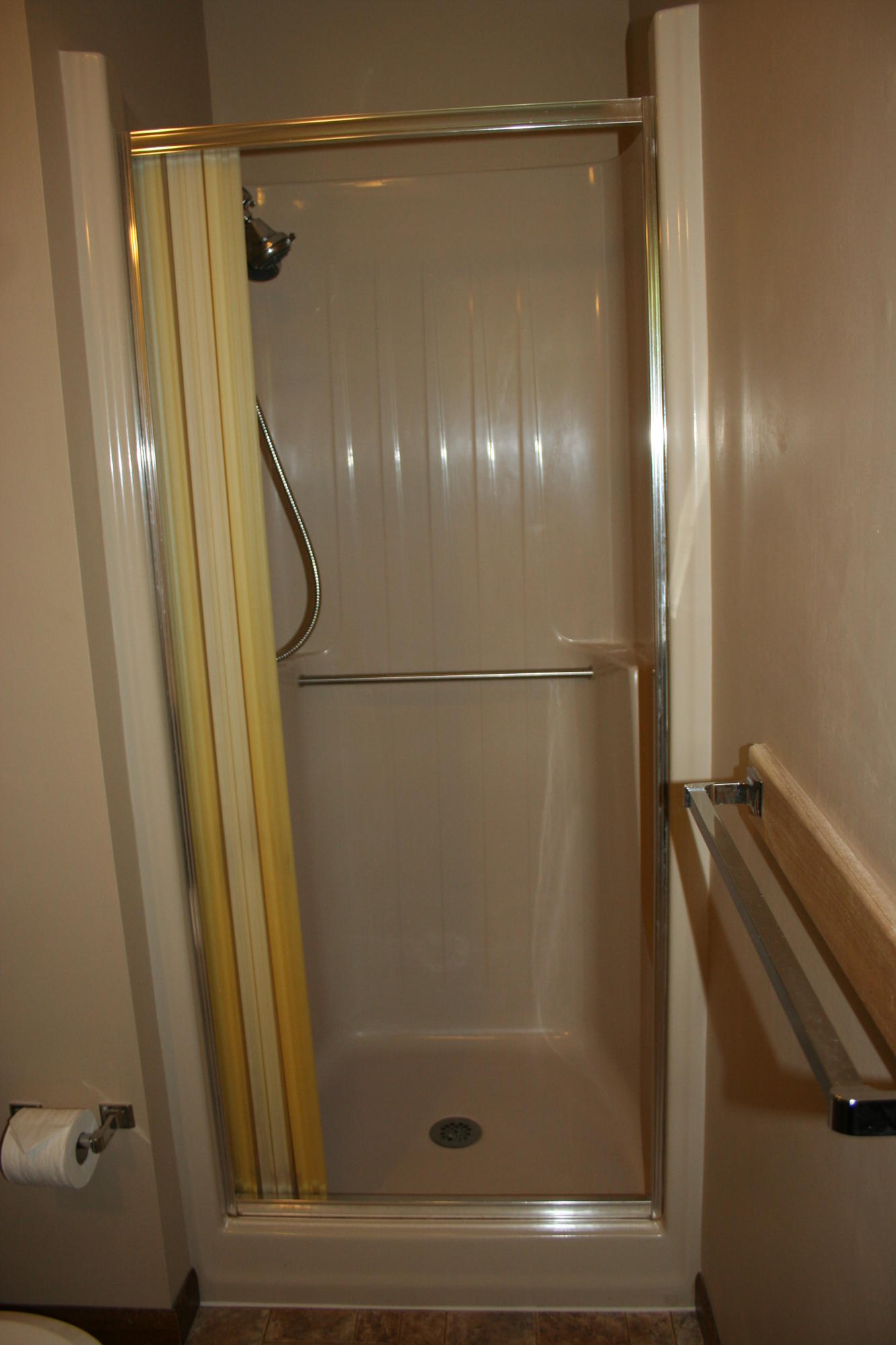200 Cedar Road Clinton, TN 37716 - Photo 24 of 34 Master Bath