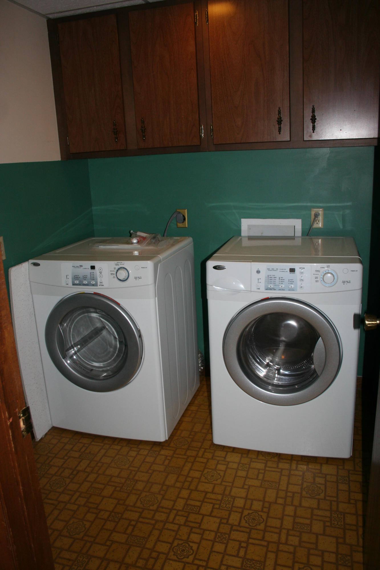 200 Cedar Road Clinton, TN 37716 - Photo 30 of 34 Washer and Dryer Can Remain