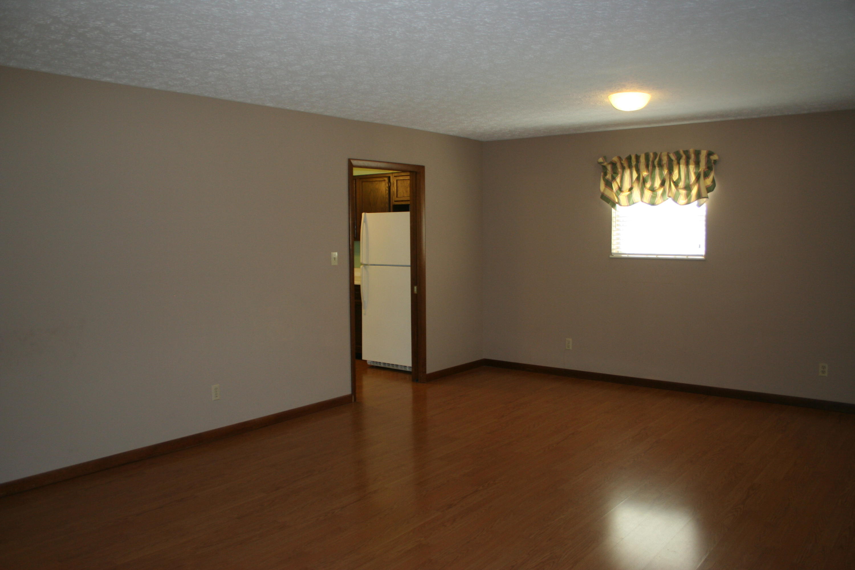 200 Cedar Road Clinton, TN 37716 - Photo 5 of 34 Large Living Area