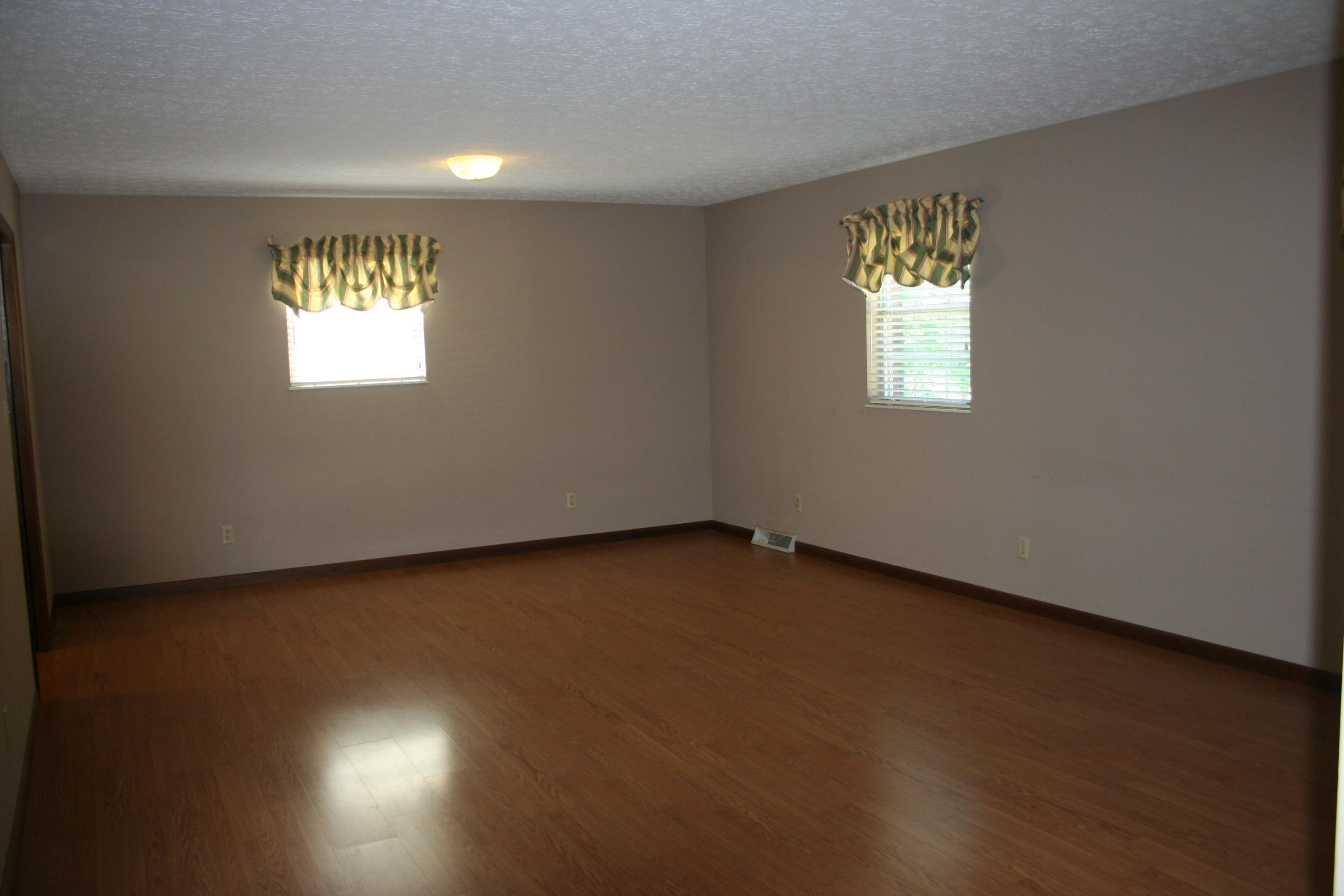 200 Cedar Road Clinton, TN 37716 - Photo 6 of 34 LIving Area 2