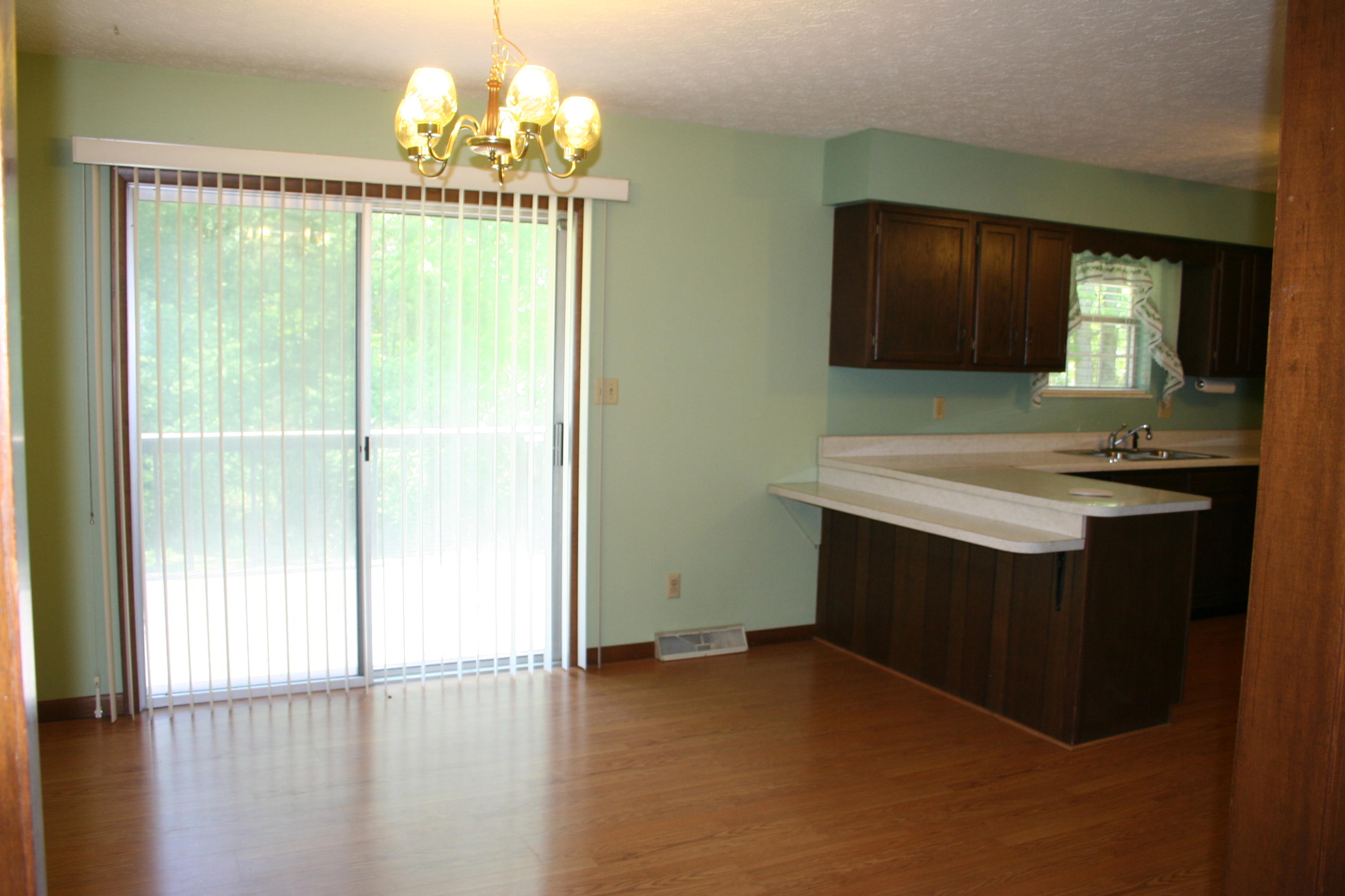 200 Cedar Road Clinton, TN 37716 - Photo 9 of 34 Dining Area
