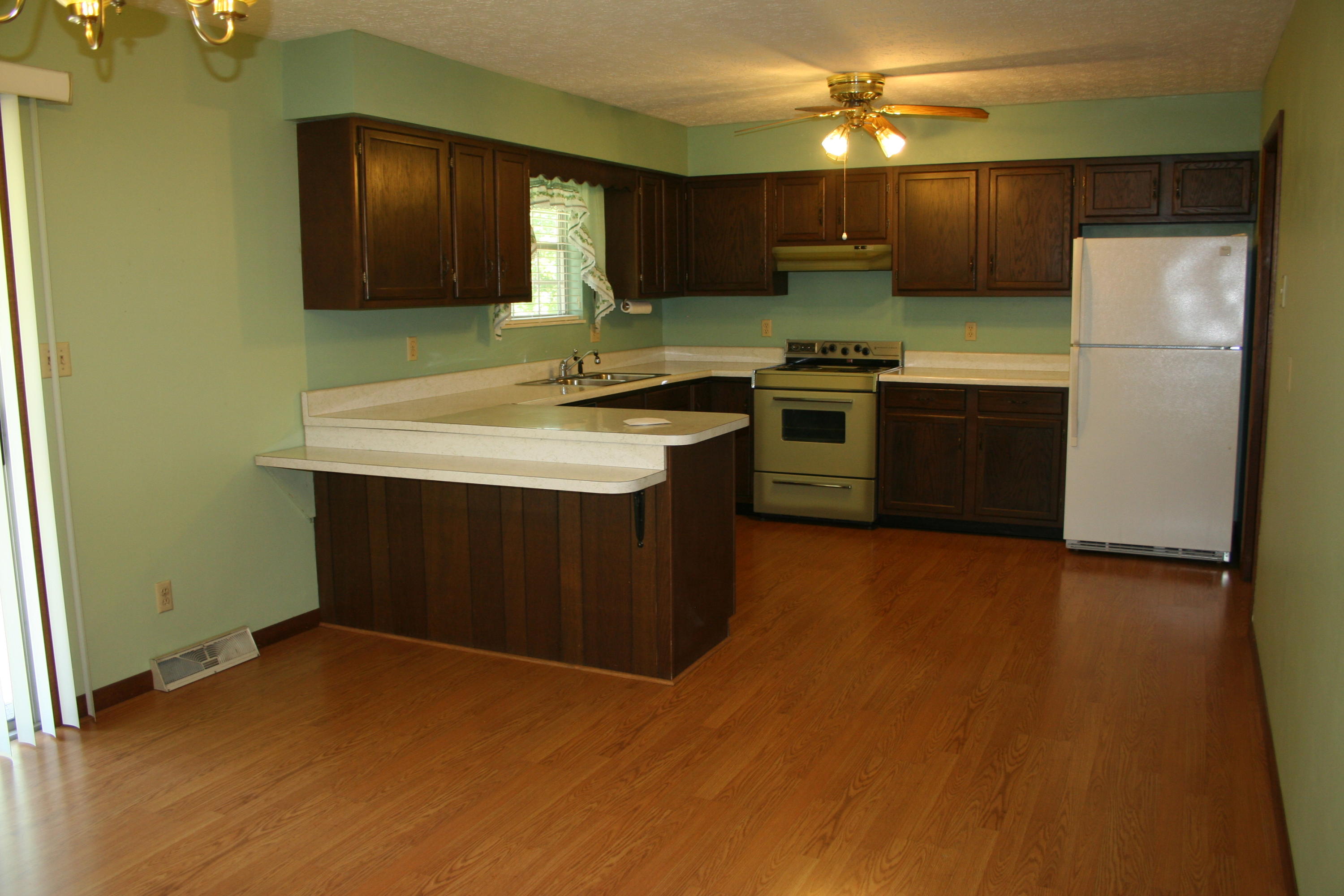 200 Cedar Road Clinton, TN 37716 - Photo 10 of 34 Breakfast Bar