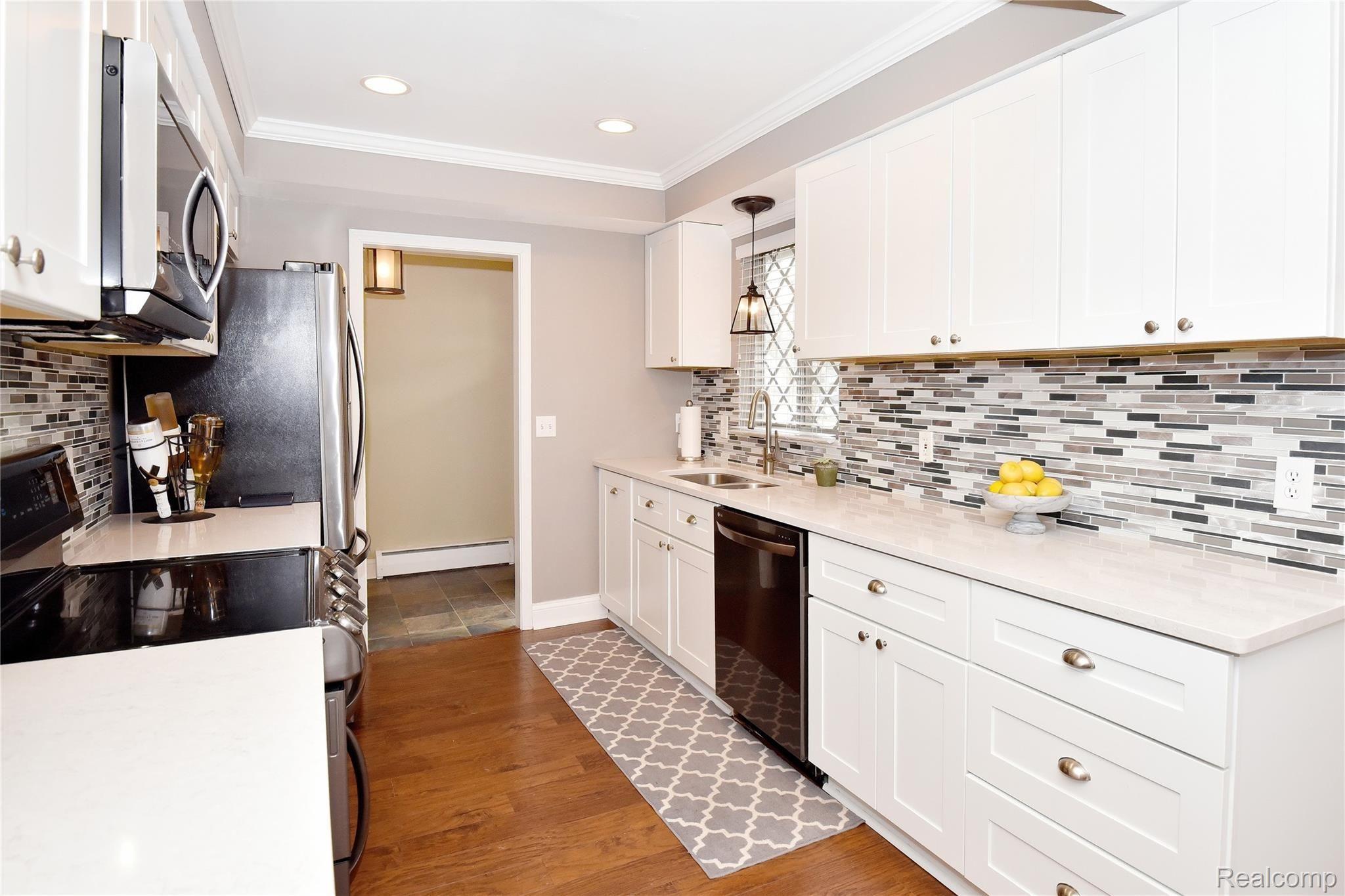2698 Yorkshire Road Birmingham, MI 48009 - Photo 10 of 30 2698 Yorkshire_10.JPG