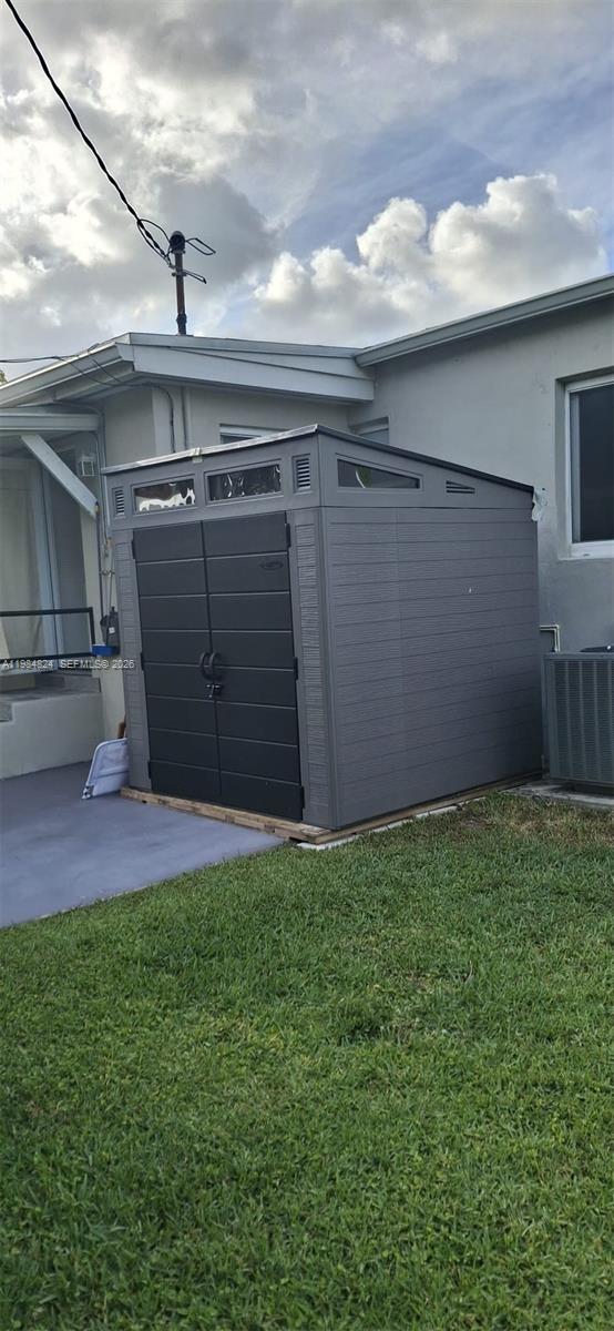 6300 Southwest 21st Street, Unit 1 Miami, FL 33155 - Photo 32 of 33 a view of a backyard