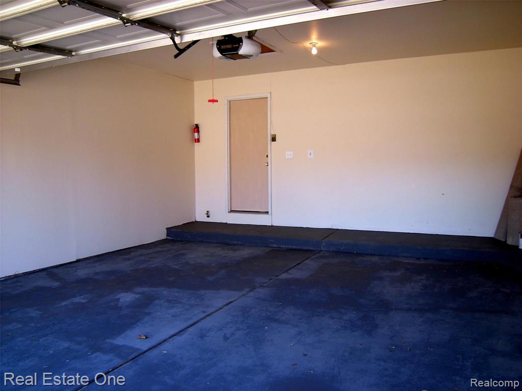 9415 Newburgh Road Livonia, MI 48150 - Photo 28 of 38