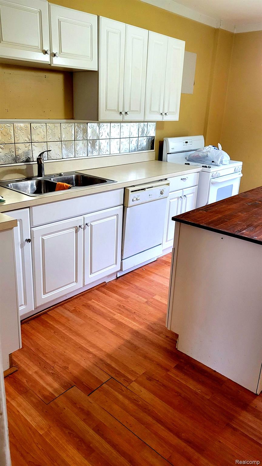 5050 North Nicholson Road Fowlerville, MI 48836 - Photo 13 of 24 Kitchen